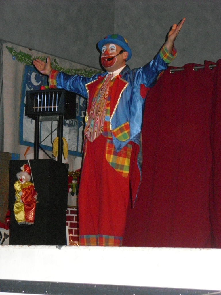 Magicien Spectacle de clown ,pirate et de cabaret avec participation du public